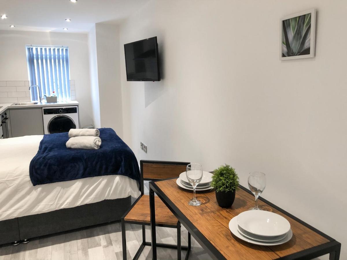 10Min To City - Free Parking - Private Studio - Contractor Friendly Manchester Exterior photo